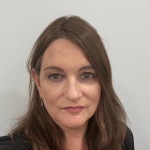Christina Clowes Headshot